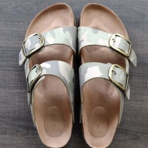 NWOT Time and Tru Camouflage Double Strap Footbed Sandals, 9